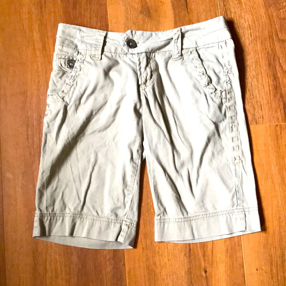 Women’s BKE khaki Bermuda shorts
